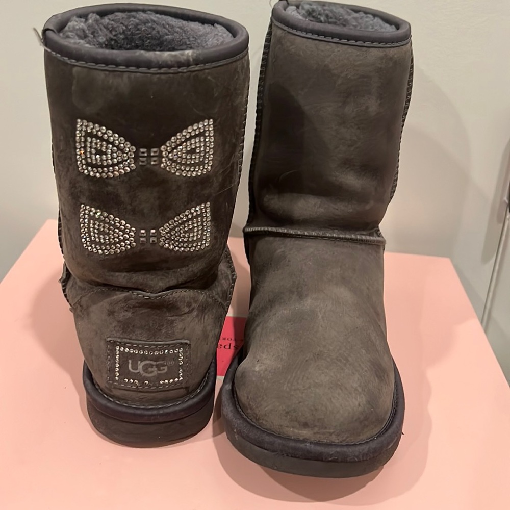 uggs size 6 with crystal bow ties
